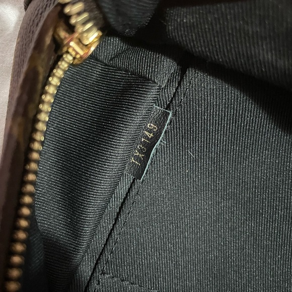 PM Palm Springs bag used lightly but in very great condition comes with dust bag - Picture 3 of 7